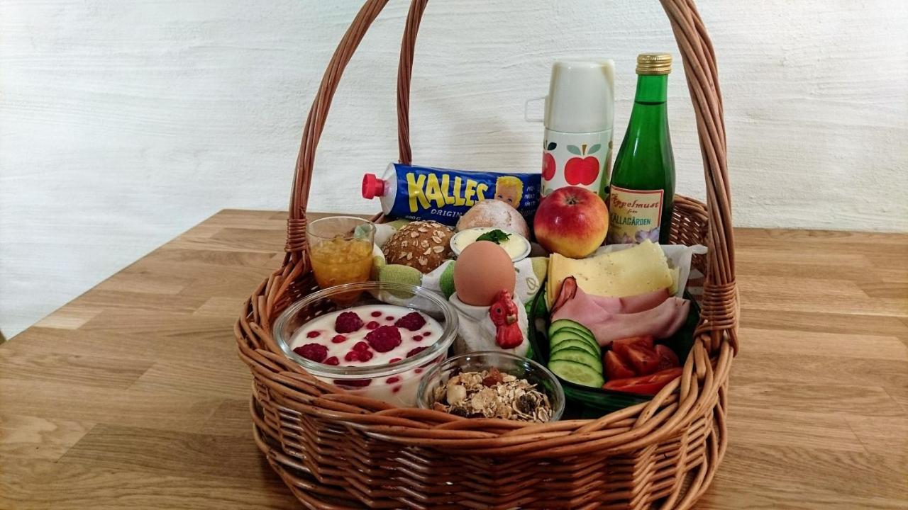 Bed and Breakfast Broesarp Kaellagarden Vindsvaning 2 Rum Och Koek Zewnętrze zdjęcie